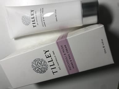 [TILLEY]ハンド＆ネイルクリーム(パチョリ＆ムスク) 【1本125ml】 レビュー投稿画像 サムネイル