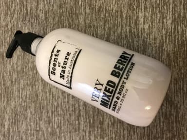 [TILLEY]センツオブネイチャー ミックスベリーハンド＆ボディローション 【1本500ml】 レビュー投稿画像 サムネイル